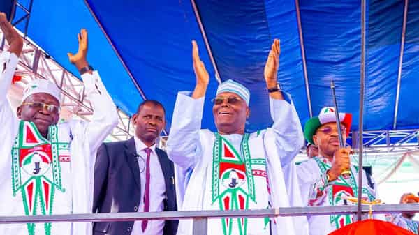 Atiku-Abubakar-and-his-Recovery-Team-in-Kano-scaled