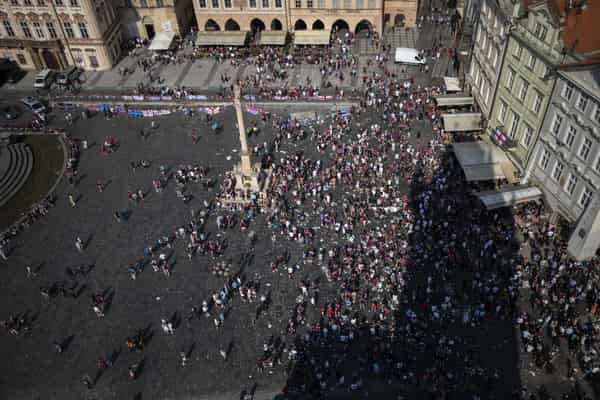 FBL-EUR-C4-FIORENTINA-WEST HAM-FANS