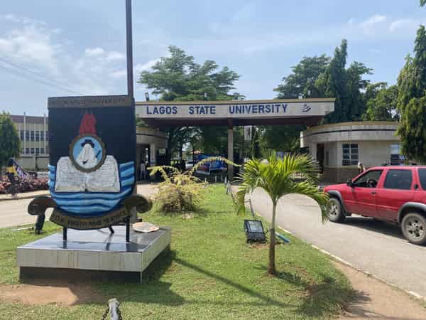 Lagos_state_university_gate_LASU