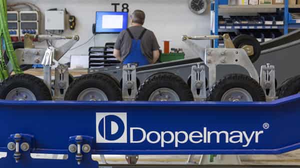 AUSTRIA-TRANSPORT-COMMUTE-CABLECAR