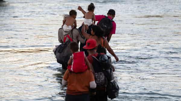 FILES-MEXICO-US-LATAM-MIGRATION