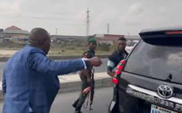 045230AA-7256-4466-A8C7-D8CBD4E2A7F6