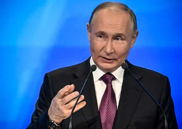 RUSSIA-POLITICS-BUSINESS-PUTIN