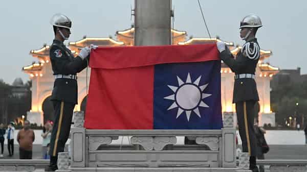 taiwans-flag-being-lowered