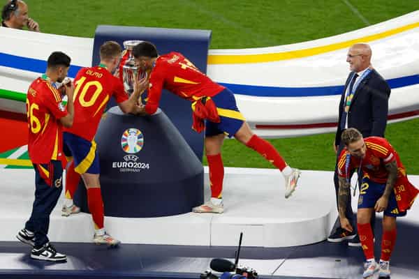 FBL-EURO-2024-MATCH51-ESP-ENG-PODIUM