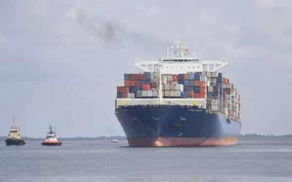 Maerskline-Stardelhorn-vessel-ready-to-berth-in-Onne-