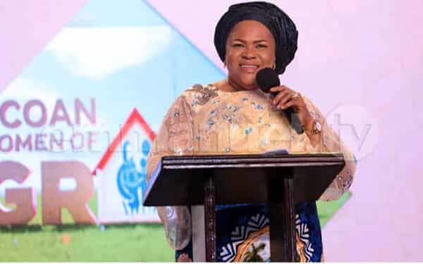 Women-at-convention-2