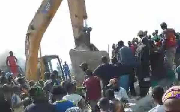 Sympathetisers-and-recue-workers-at-site-of-collapsed-structure.