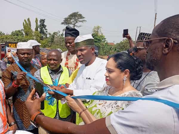 Oba Dokun Thompson, the Oloni of Eti-Oni during the flag-off ceremony