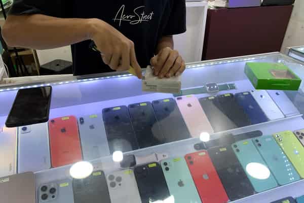 INDONESIA-INVESTMENTS-APPLE