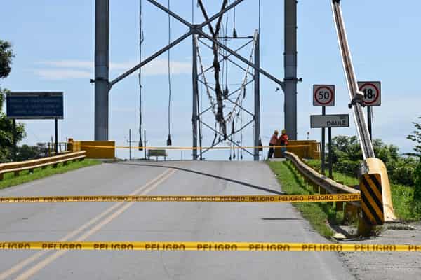 ECUADOR-ACCIDENT-TRANSPORT-BRIDGE