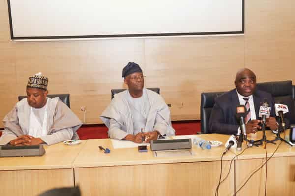 Wale Edun (middle) and Abubakar Atiku Bagudu (left)