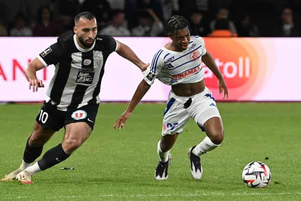 FBL-FRA-LIGUE1-ANGERS-STRASBOURG