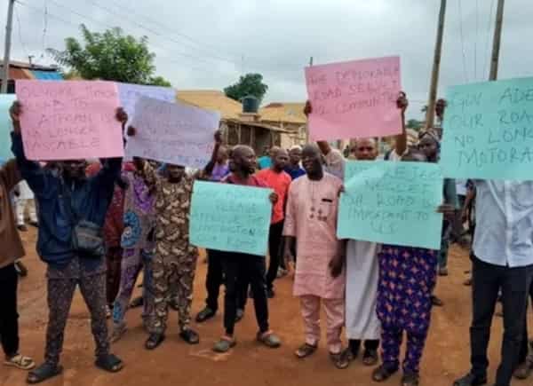 Osun communities protest road conditions, seek Adeleke’s intervention