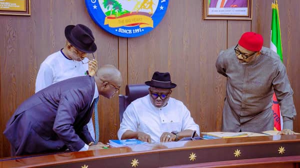 PHOTO-(Governor-Diary)-15-02-25