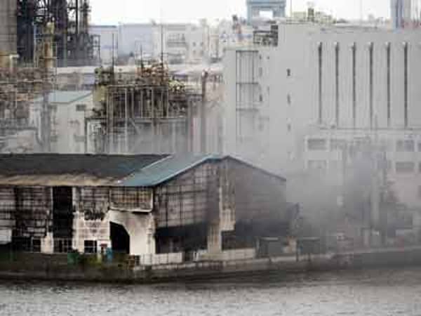 Huge-blaze-breaks-out-at-steel-plant-near-Tokyo’s-Haneda-airport