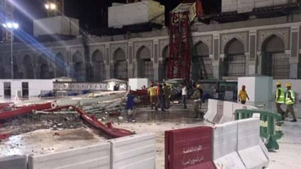 Crane-crashes-into-Mecca-Mosque