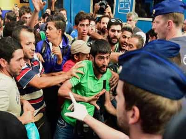 Hungary-refugees