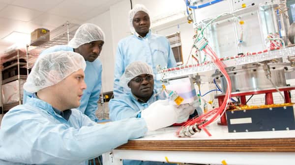 nigerian-engineers-training-on-nigeriasat-x-800p