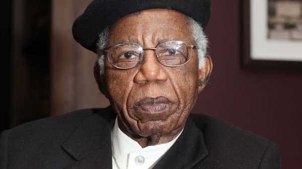 Chinua-Achebe