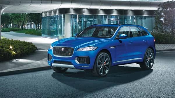 Jaguar-F-Pace-emerges-2017-World-Car-of-the-year-