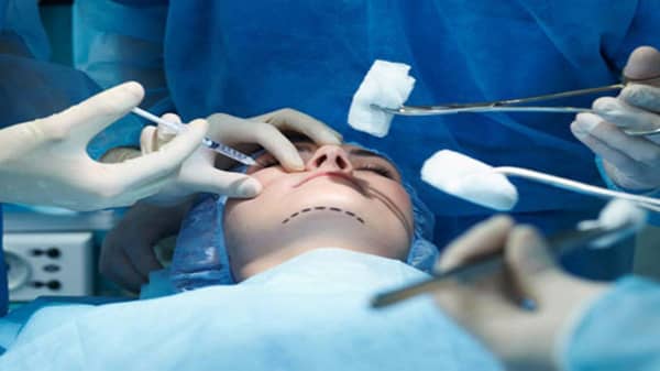 cosmetic-surgery-dangers-633×319