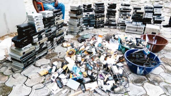 decoders,-dishes,-wires,-broadcasters,-senders-and-cables,-