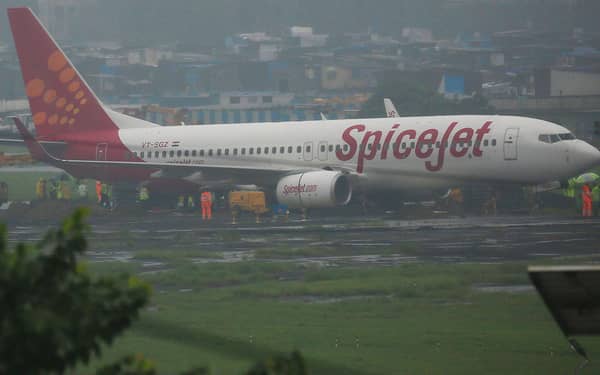 INDIA-WEATHER-RAIN-AVIATION
