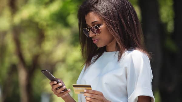 MOBILE PAYMENT_shutterstock_451431235 (1)