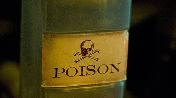 poison–apothecary-bottles-old-bottles