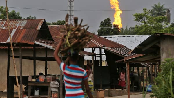 Nigeria-gas-flare-OUS_50328-1220×763
