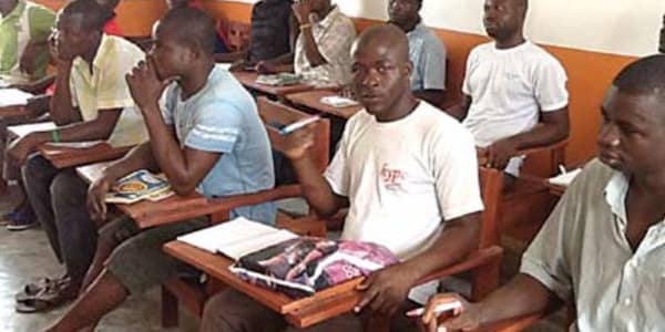 Prisoners-receiving-lectures