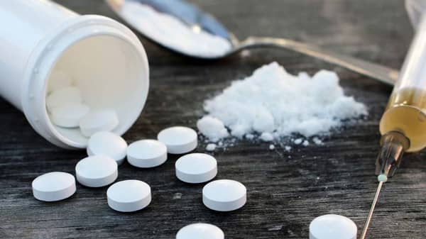 160426124048-dangerous-painkillers-super-169