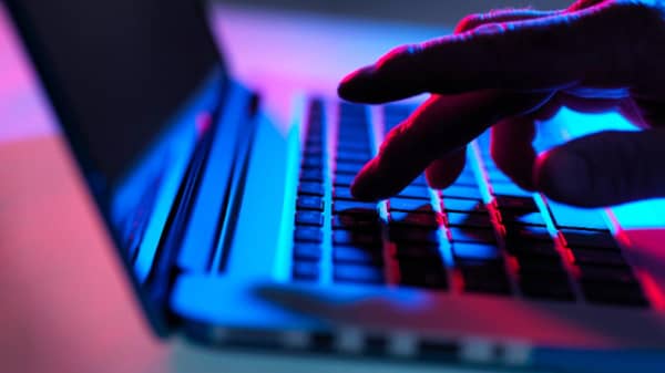 black computer 4221396001_5702677960001_5702667816001-vs