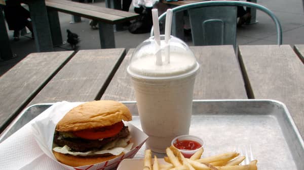 Burger_fries_and_milkshake