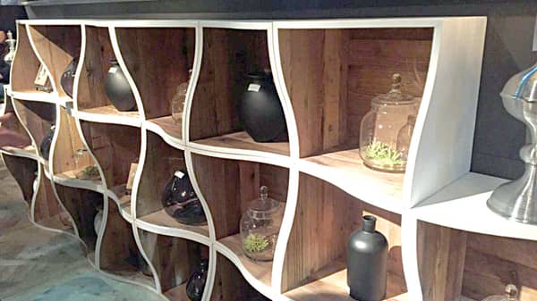 Curved-puzzle-shelves