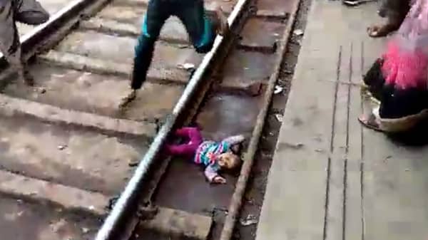 INDIA-TRANSPORT-CHILDREN