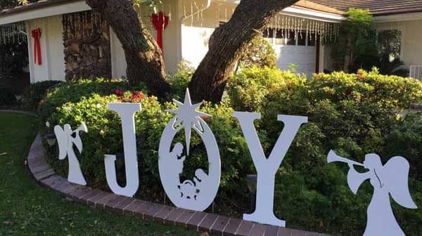 Outdoor-Christmas-Decorating