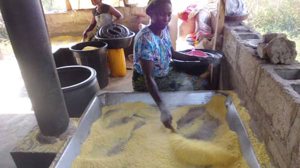 Women-frying-garri-27-12-18