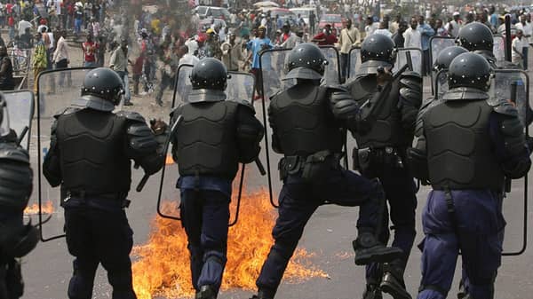 Thousands riot in protest against elections in Kinshasa