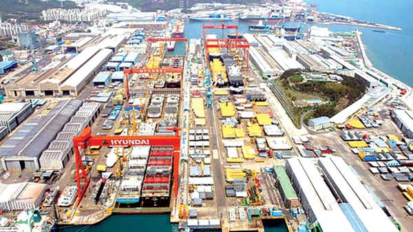 Hyundai-shipbuilding-yard-in-Korea