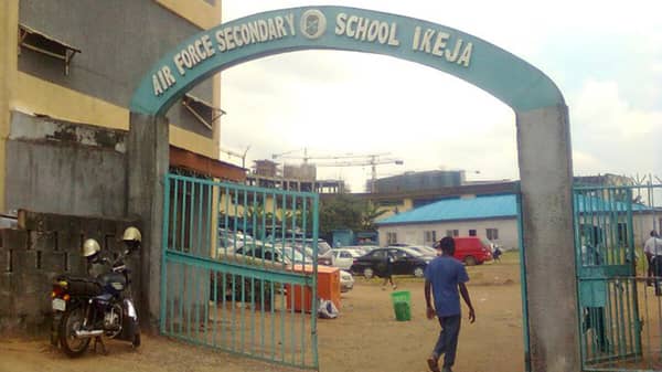 579101_360860933971426_1435367131_n