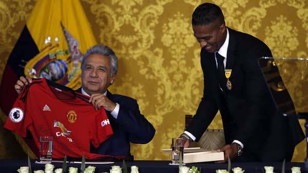 FBL-ECUADOR-MORENO-VALENCIA-DECORATION