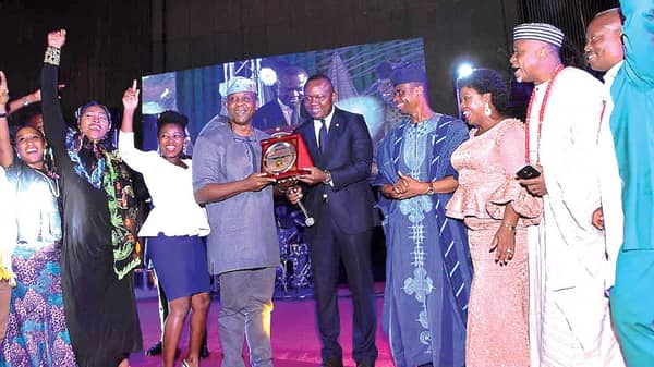 Akinboboye-receiving-his-award