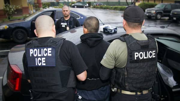 ice-immigration-raids-deportation-arrests-donald-trump-002-1487035304-(1)