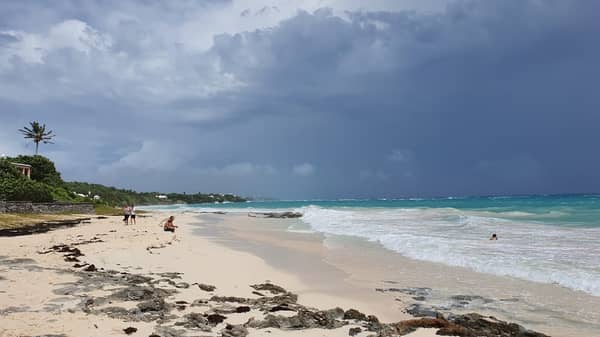 US-BERMUDA-WEATHER-HURRICANE-HUMBERTO