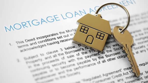 mortgage-agreement-with-house-key