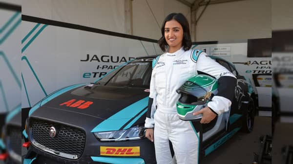 SAUDI-WOMAN-DRIVER-RACE