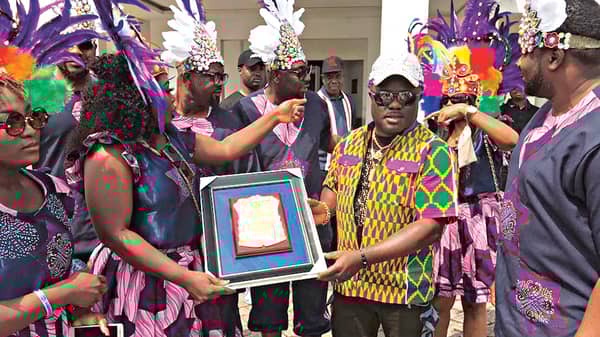 ayade recieving his award
