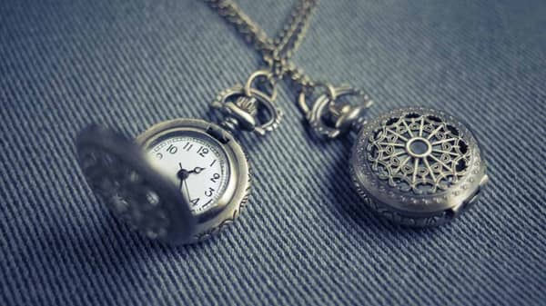 A-round-pendant-necklace-with-a-clock-inside-1024×678